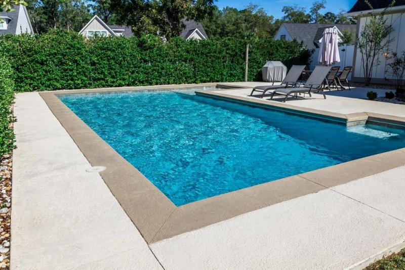 Comment am&eacute;nager une plage de piscine harmonieuse et durable ?